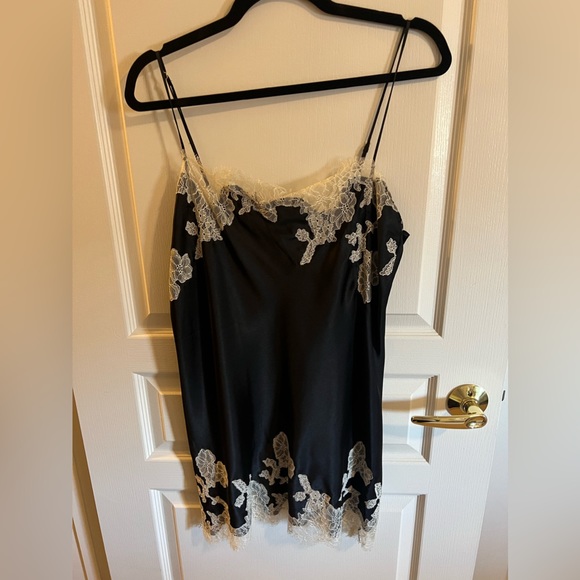 Victoria's Secret Other - Black and white slip - Victoria’s Secret - Size Large